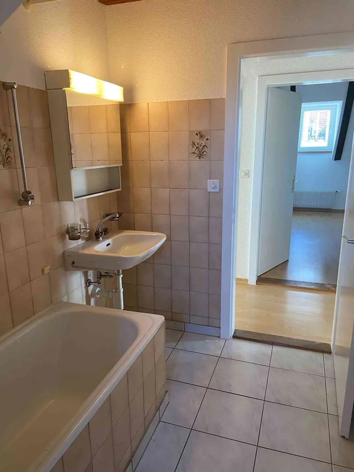 Grosszügige 4-Zimmer-Wohnung im 3. Obergeschoss zu vermieten – photo 7 sur 13