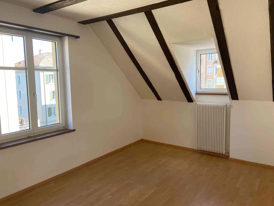Grosszügige 4-Zimmer-Wohnung im 3. Obergeschoss zu vermieten