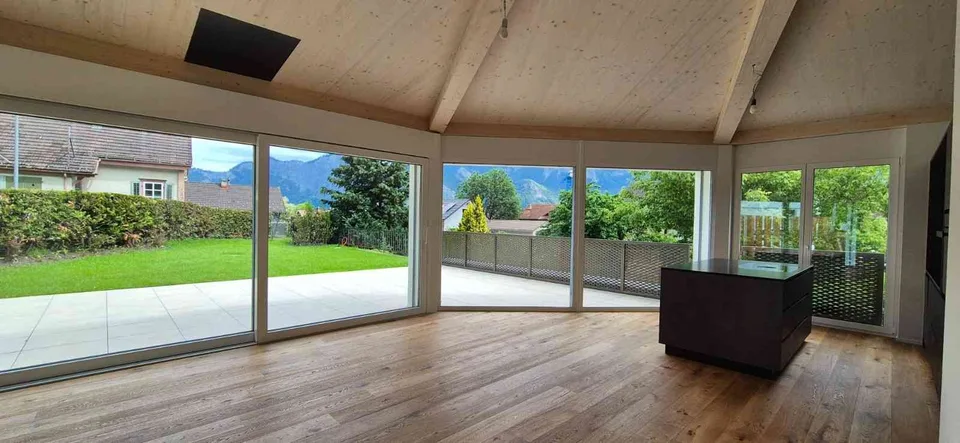Helle 5.5-Zimmer-Gartenwohnung - Zentral, ruhig und barrierefrei