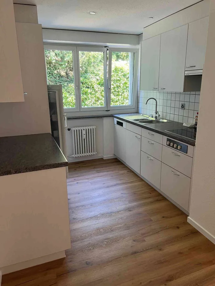 Helle 3.5-Zimmer-Wohnung mit Weitblick, grossem Balkon und bester Lage