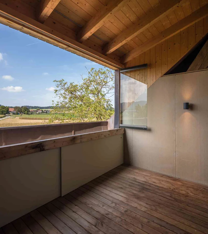 2,5-Zi.-Maisonette-Wohnung (69 m2) mit grosser Loggia und Weitsicht