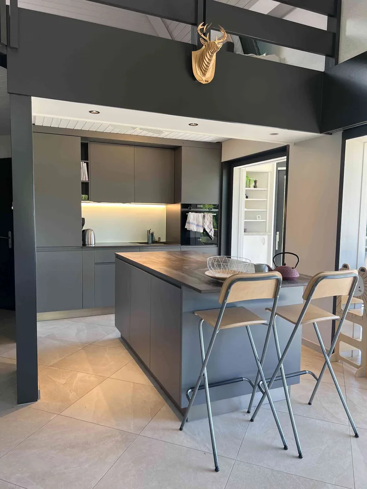 Maison exceptionnelle au bord du lac de Joux: opportunité à ne pas manquer