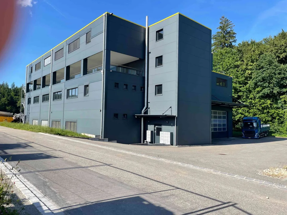 Helles Atelier/Büro inkl. attraktiven Mitbenützungen
