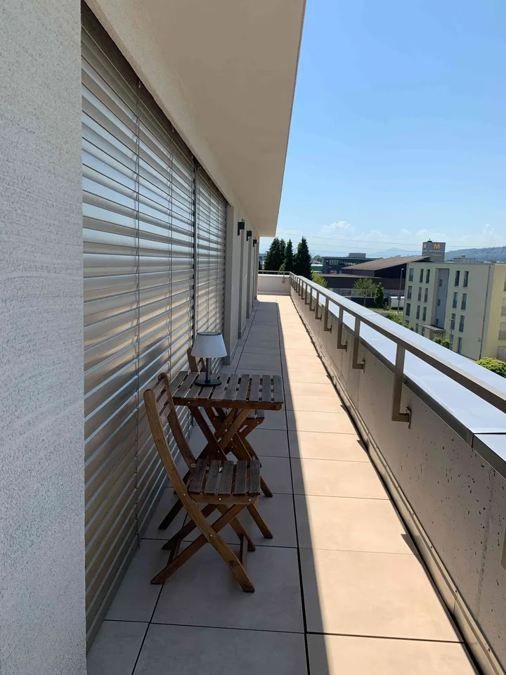 schöne Neubau 3.5 Zimmer-Wohnung