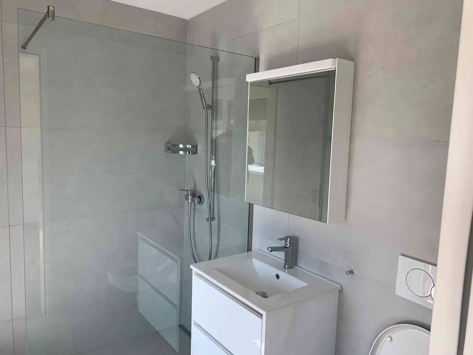 schöne Neubau 3.5 Zimmer-Wohnung