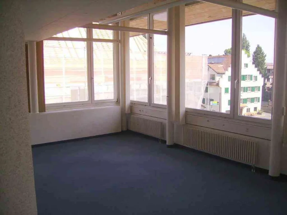 Raum ca. 32m2 zu vermieten im Gewerbehaus K11 nahe Zentrum und See