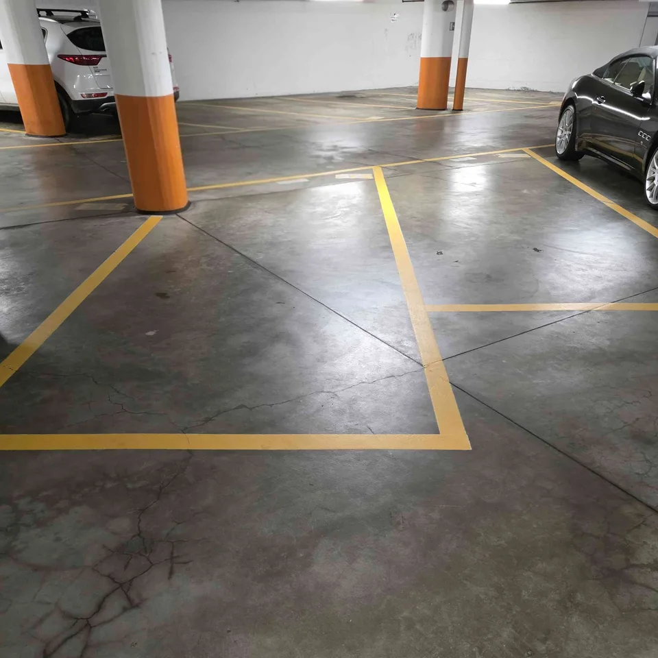 1 oder 2 Autoparkplätze in der Tiefgarage Silberturm