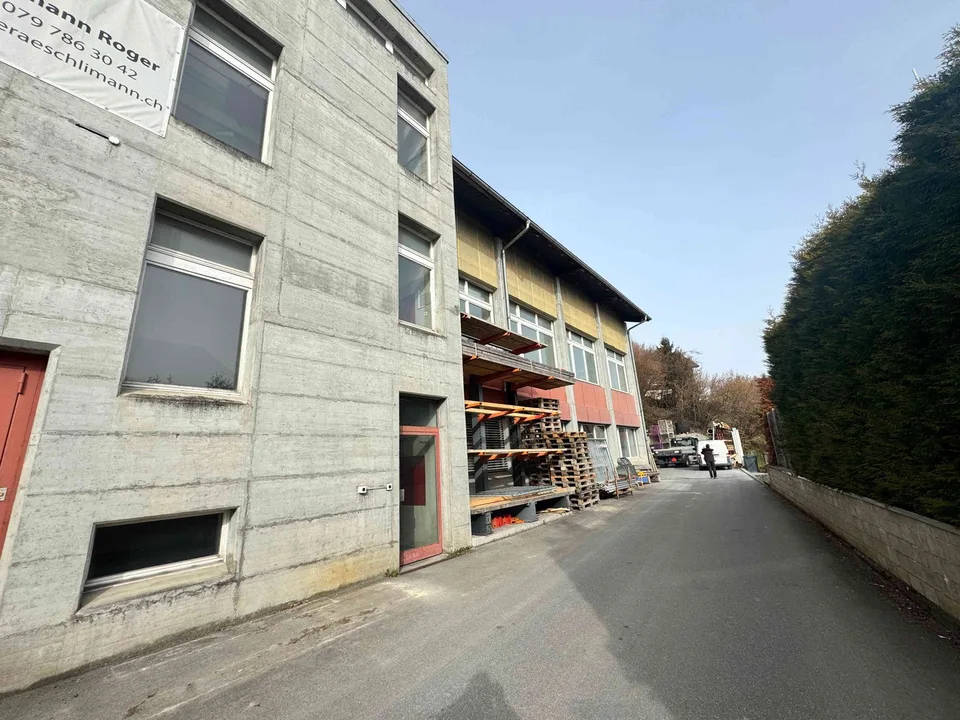 Vielseitige Gewerbe- Industriehalle in Walzenhausen zu vermieten