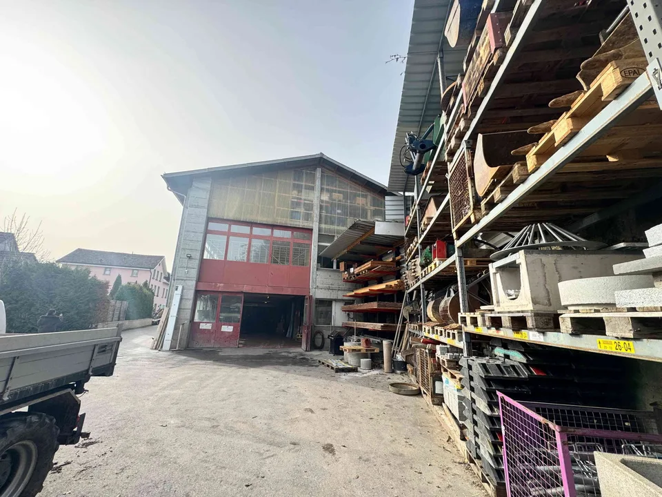 Vielseitige Gewerbe- Industriehalle in Walzenhausen zu vermieten