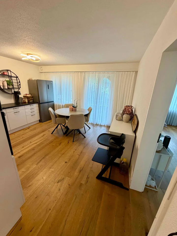 Stilvoll sanierte 3.5-Zimmer-Eigentumswohnung mit Whirlpoolbadewanne,