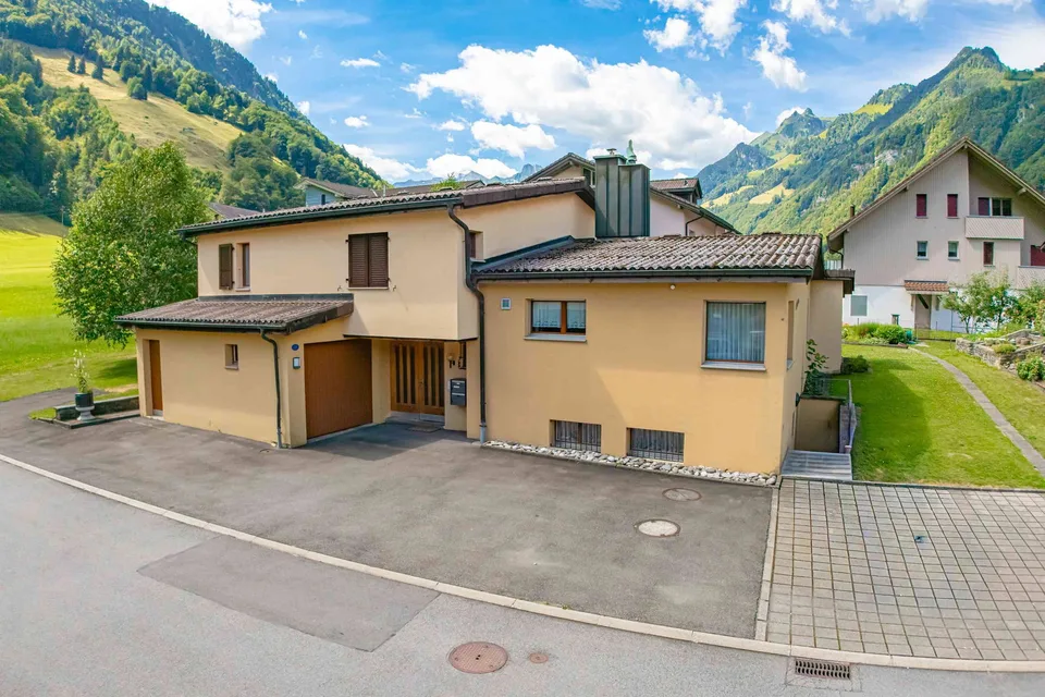 Einfamilienhaus mit Einliegerwohnung und grossem Entwicklungspotenzial