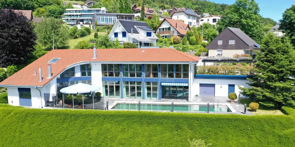 Sonniges, grosszügiges 6-Zi Einfamilienhaus mit Pool, Sauna,Alpensicht