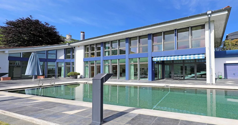 Sonniges, grosszügiges 6-Zi Einfamilienhaus mit Pool, Sauna,Alpensicht