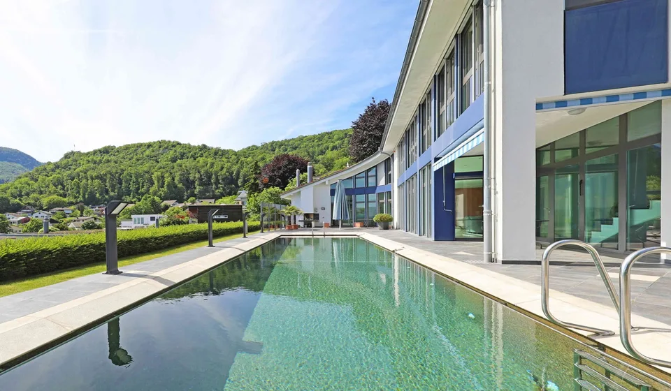 Sonniges, grosszügiges 6-Zi Einfamilienhaus mit Pool, Sauna,Alpensicht