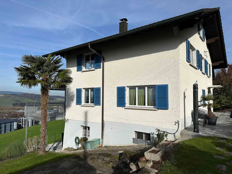 2-Famillienhaus an ruhiger Hanglage mit Super-Aussicht
