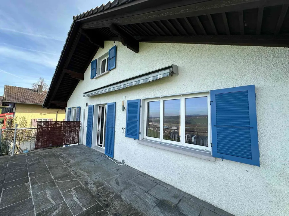 2-Famillienhaus an ruhiger Hanglage mit Super-Aussicht