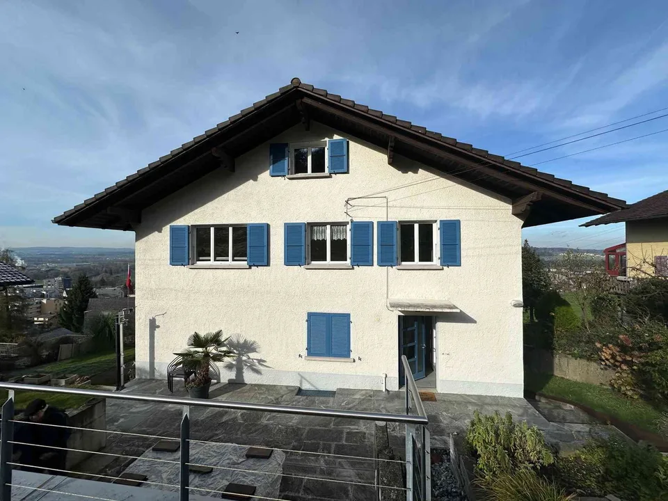 2-Famillienhaus an ruhiger Hanglage mit Super-Aussicht