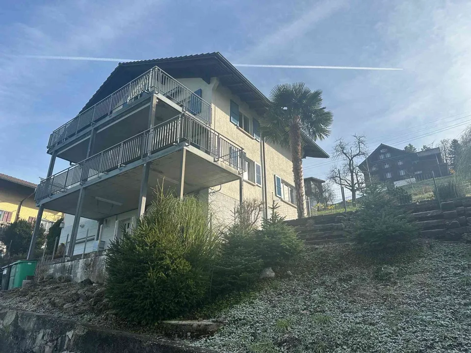 2-Famillienhaus an ruhiger Hanglage mit Super-Aussicht