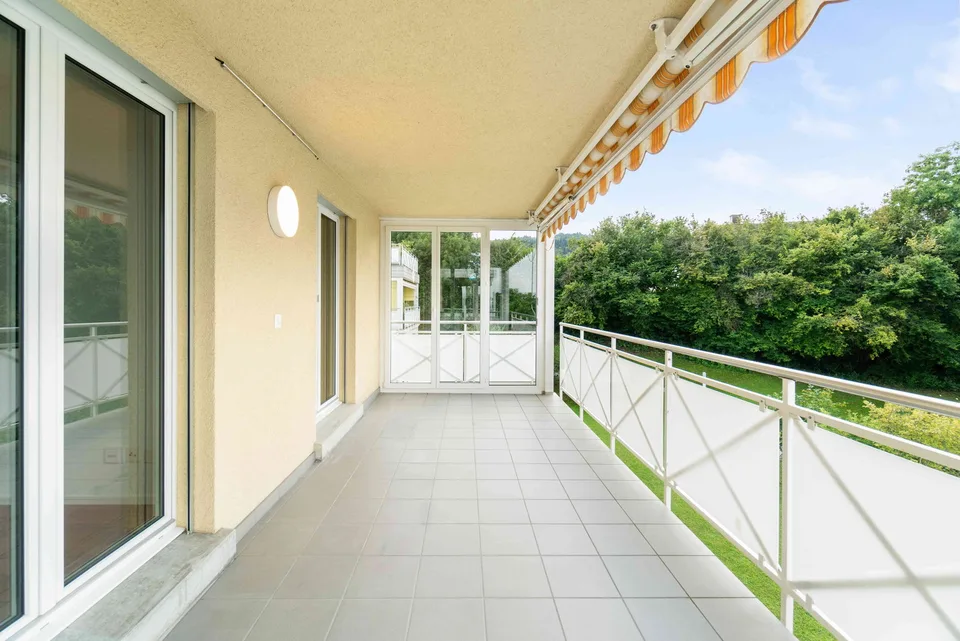 Stilvoll renovierte Eigentumswohnung mit grossem Balkon