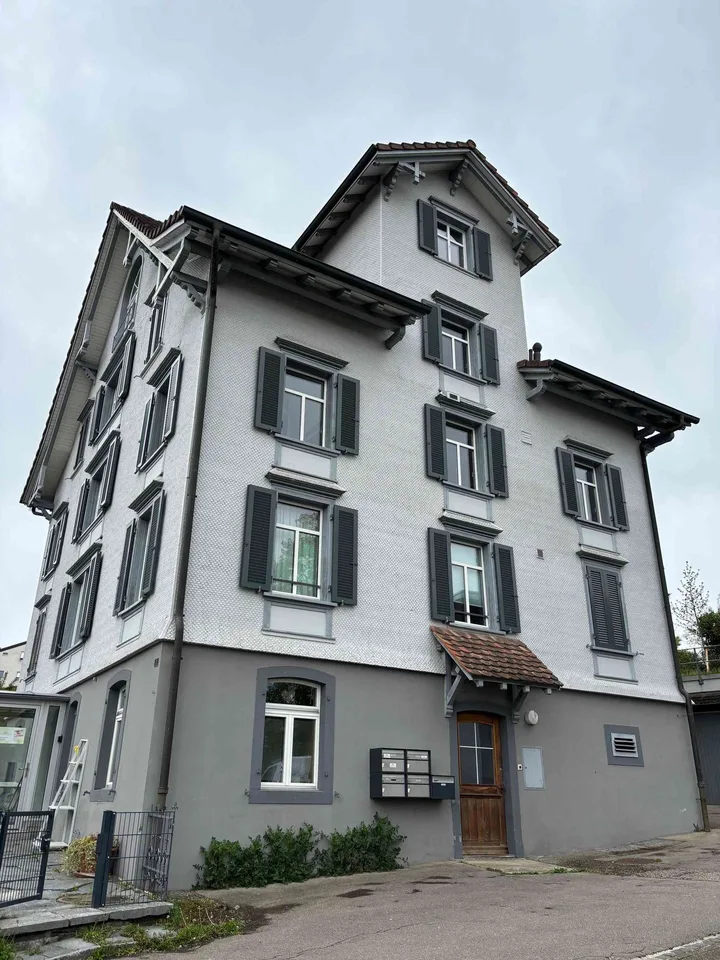 Teilsaniertes Mehrfamilienhaus an bester Lage in Abtwil