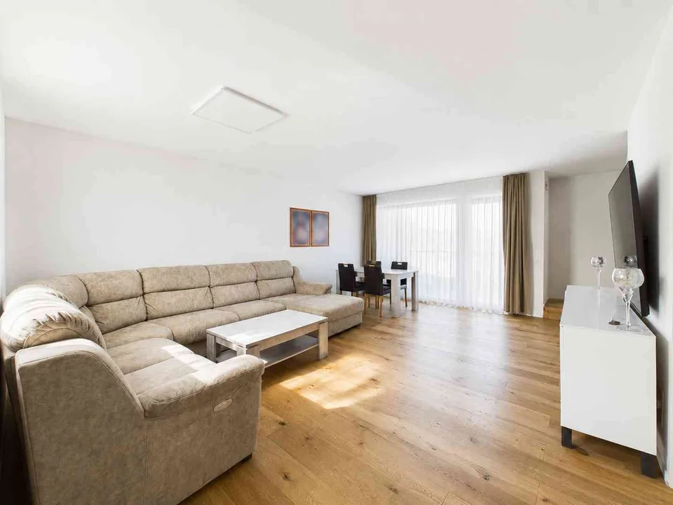Modernes Familien-Reihenhaus mit Garten