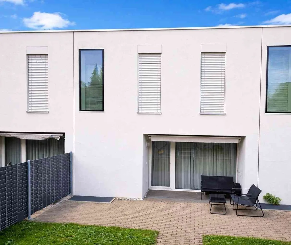 Modernes Familien-Reihenhaus mit Garten