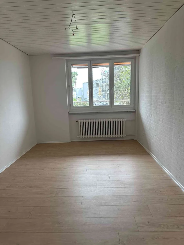 GEMÜTLICHES ZUHAUSE AN PERFEKTER LAGE Erdgeschoss Wohnung 3.5 Zimmer