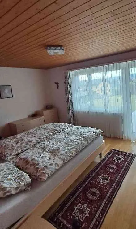 Freistehendes Einfamilienhaus mit Sicht auf die Alpen