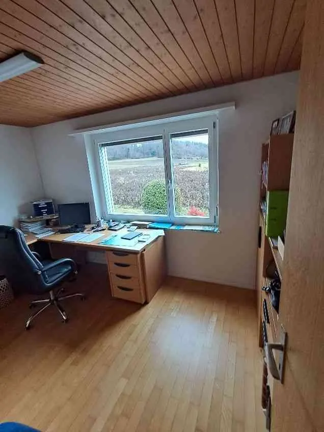Freistehendes Einfamilienhaus mit Sicht auf die Alpen