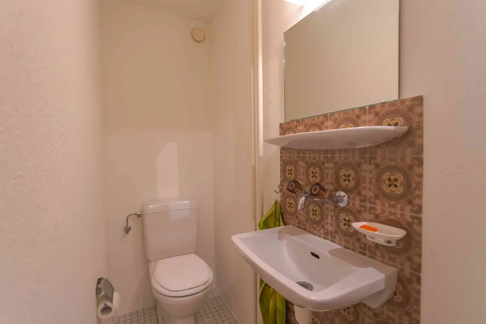 praktische, zentrale 2½-Zimmer-Gartenwohnung – Foto 9 von 12