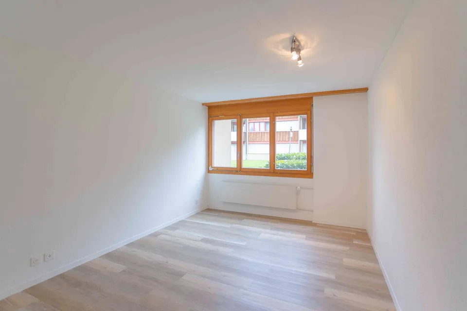 praktische, zentrale 2½-Zimmer-Gartenwohnung – Foto 8 von 12