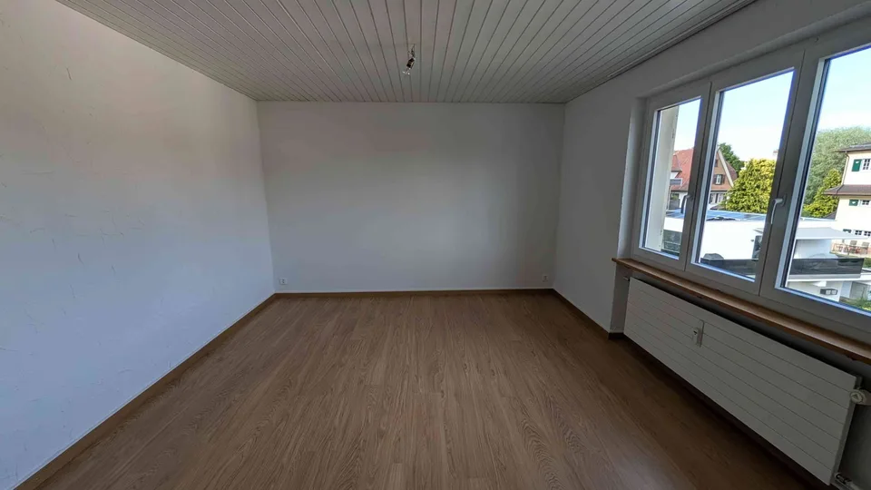 Frisch renovierte Dachwohnung in ruhiger Lage mit Säntisblick