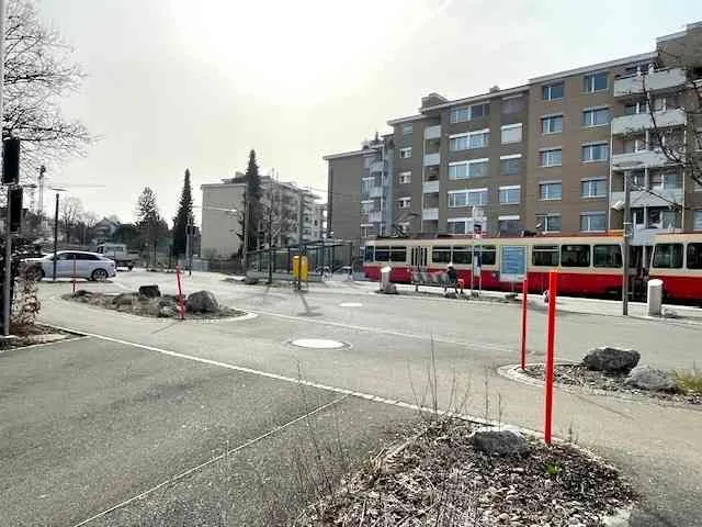 Motorrad Parkplatz in Tiefgarage
