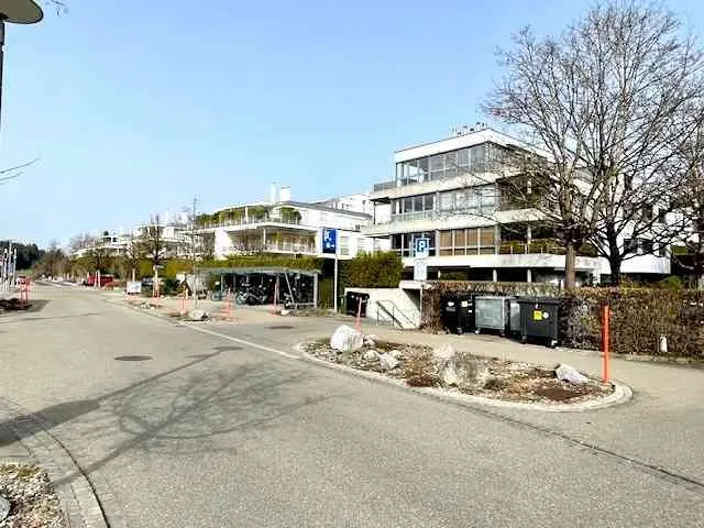 Motorrad Parkplatz in Tiefgarage