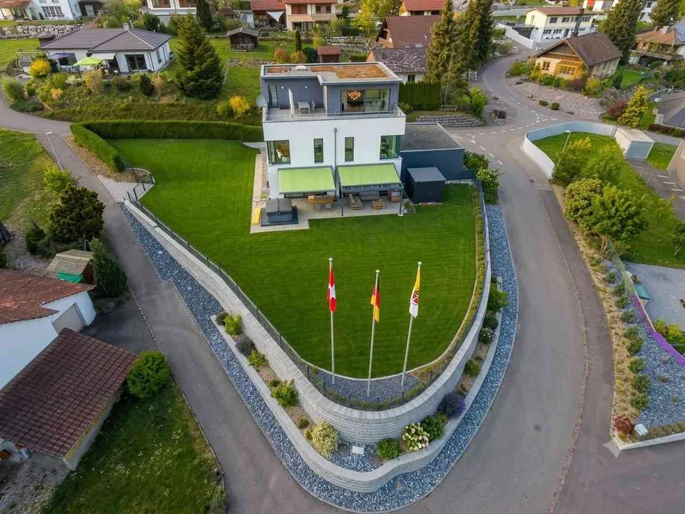 Moderne Villa: Nur 25 Min. nach Baden & 45 Min. nach Zürich/Basel