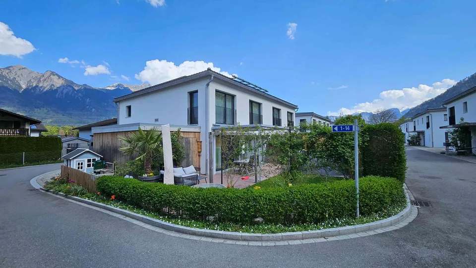 Neuwertiges 5.5 Zimmer Doppel-Einfamilienhaus