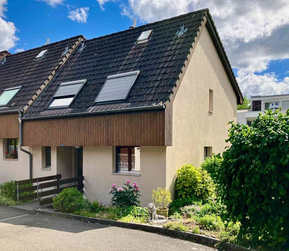 5.5-Zimmer-Reiheneckhaus in familienfreundlicher, zentraler Wohnzone
