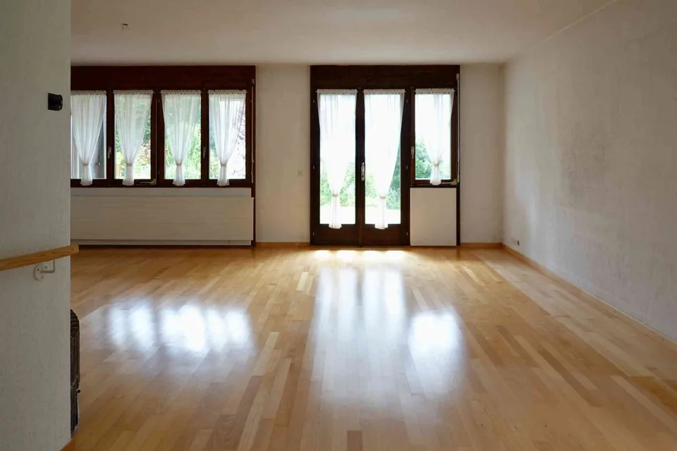 5.5-Zimmer-Reiheneckhaus in familienfreundlicher, zentraler Wohnzone