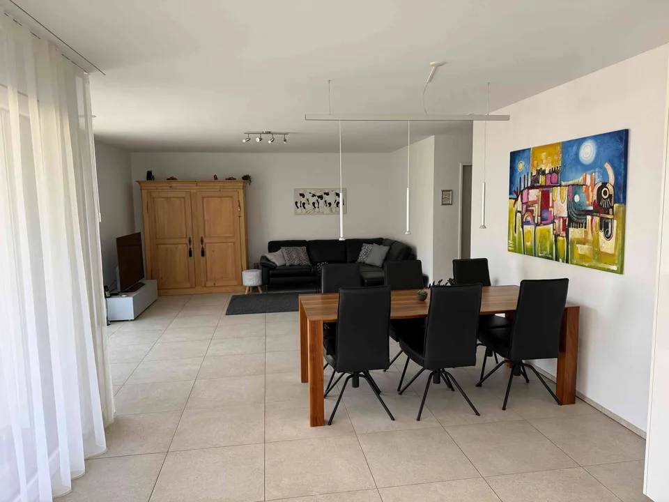 Gepflegte, helle, grosszügige 3 ½-Zimmerwohnung (keine Makleranfragen)