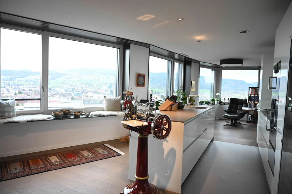 WOHNUNG. Aussicht. Stadt. Zuhause.