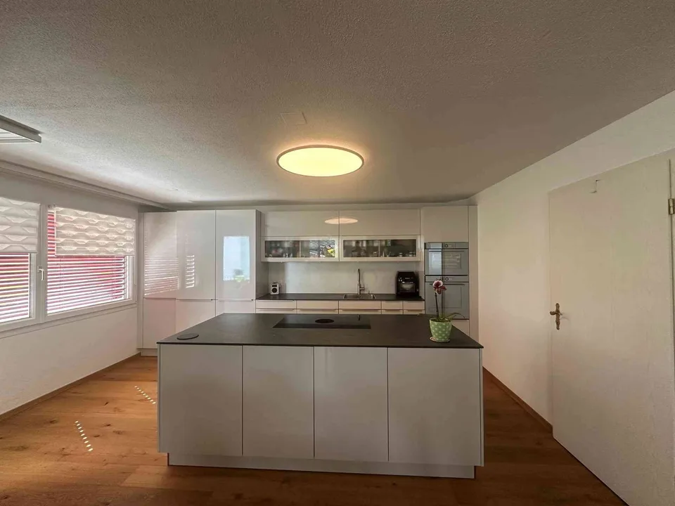 Moderne 5.5 Zimmer Wohnung in Arth