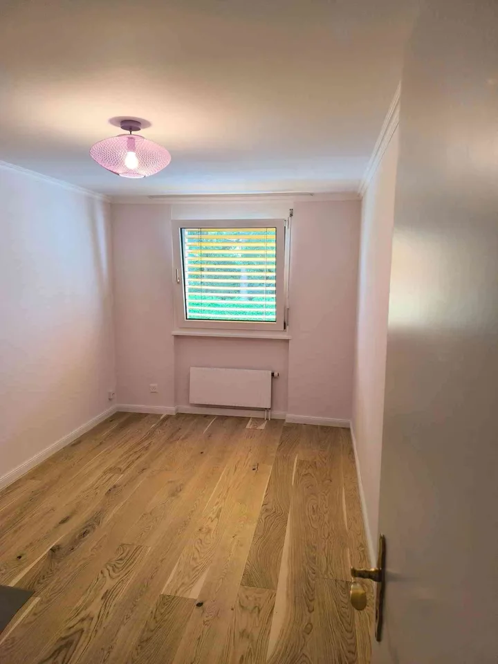 4.5-Zimmer-Wohnung wie neu – komplett renoviert, verglaster Balkon