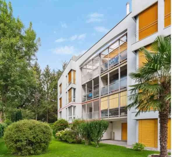 4.5-Zimmer-Wohnung wie neu – komplett renoviert, verglaster Balkon