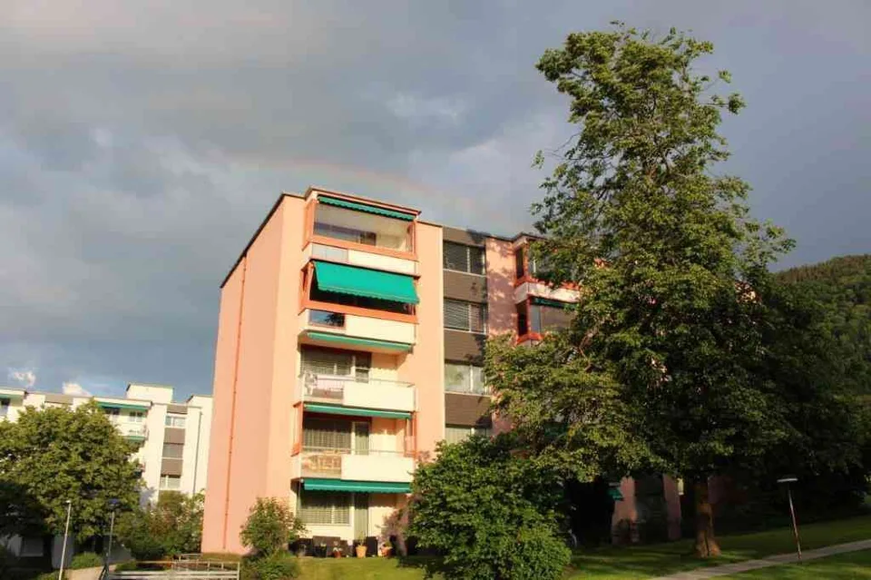Exklusive 4-Zimmer-Dachwohnung mit Weitsicht in Schübelbach SZ