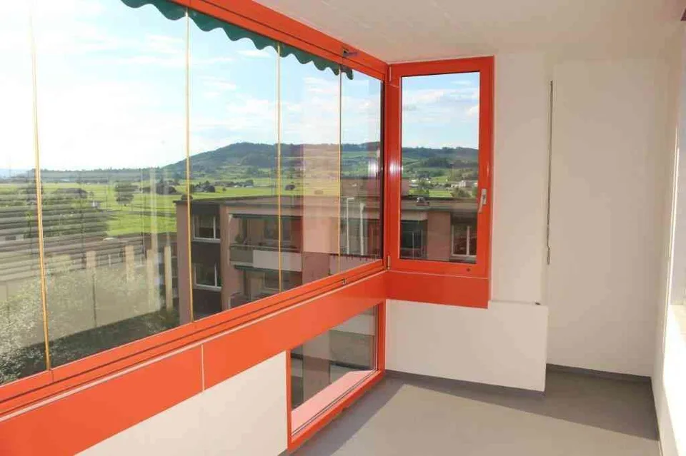 Exklusive 4-Zimmer-Dachwohnung mit Weitsicht in Schübelbach SZ