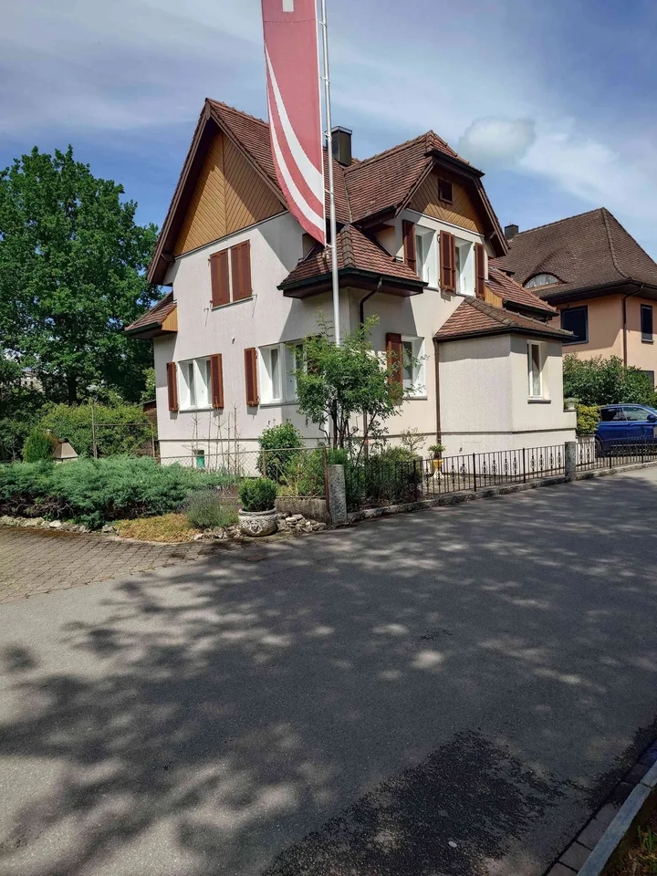 Freistehendes EFH im Zentrum mit Renovationsbedarf