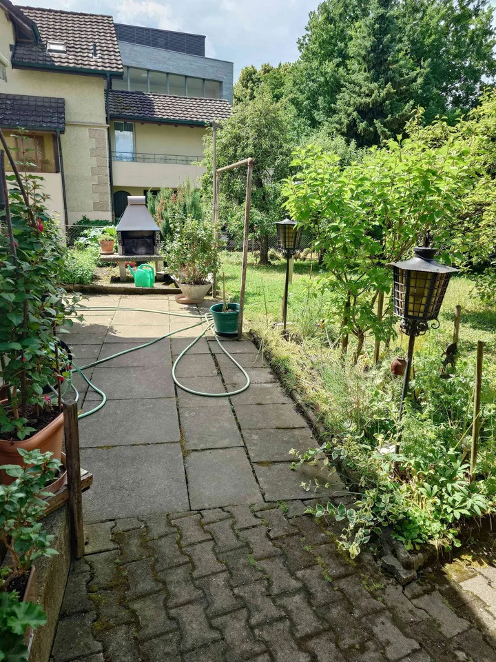 Freistehendes EFH im Zentrum mit Renovationsbedarf
