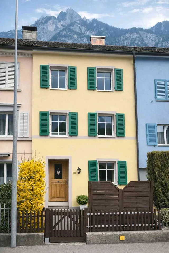 Charmantes Reiheneinfamilienhaus an der Bahnhofstrasse in Ennenda