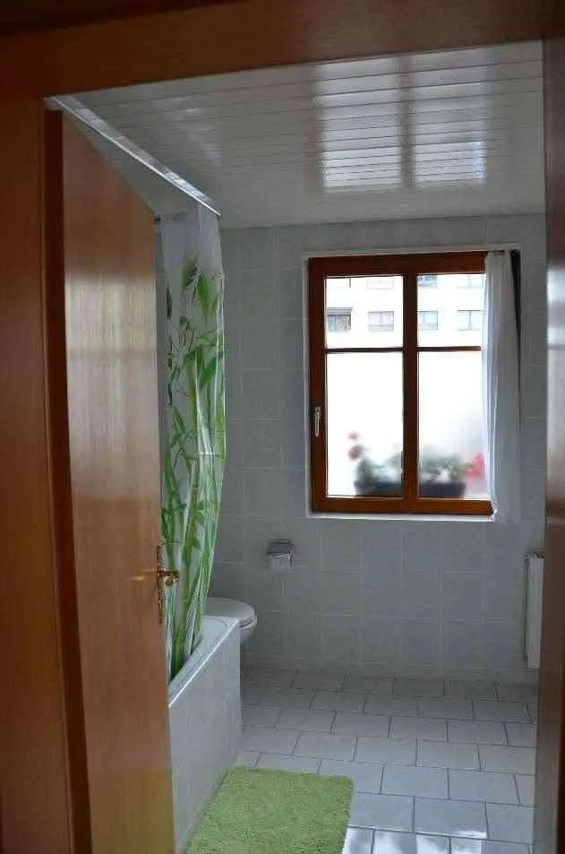 helle 2.5-Zi-Wohnung im Erdgeschoss mit Garten