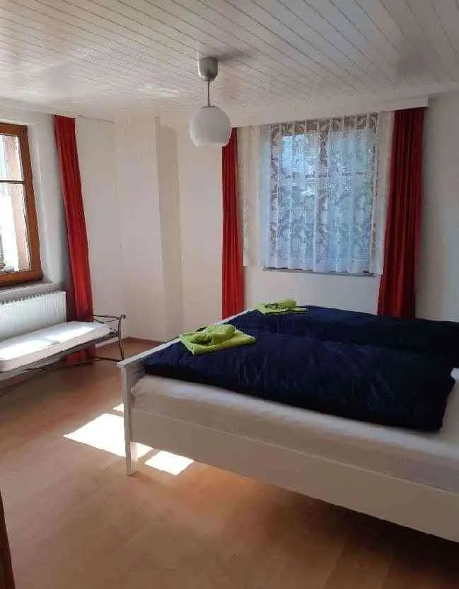 helle 2.5-Zi-Wohnung im Erdgeschoss mit Garten